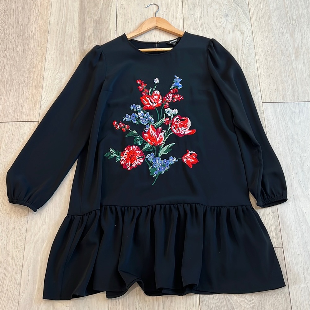 Express Embroidered Drop Waist Shift Dress in Black Size Medium